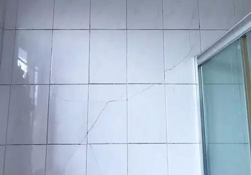 دلایل ترک خوردن کاشی