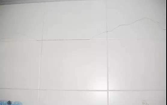 دلایل ترک خوردن کاشی